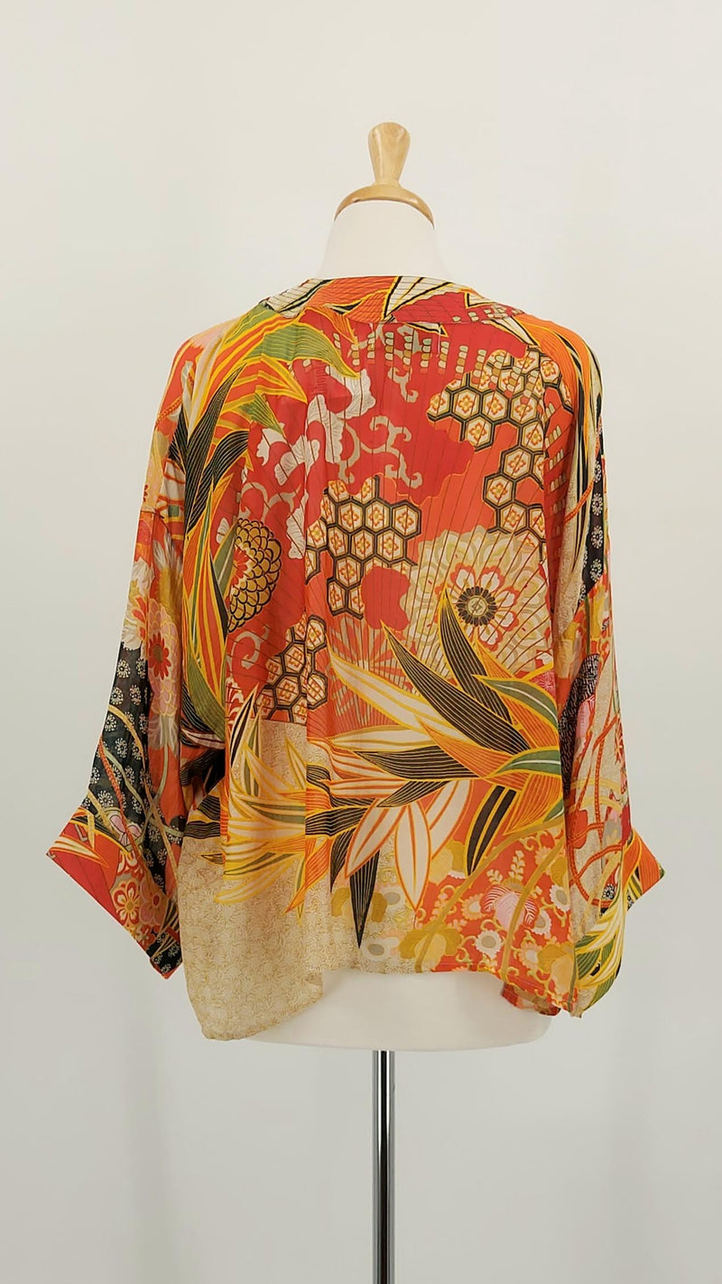 NEW STOCK - One Hundred Stars - Kimono - Fans Scarlet - 1918